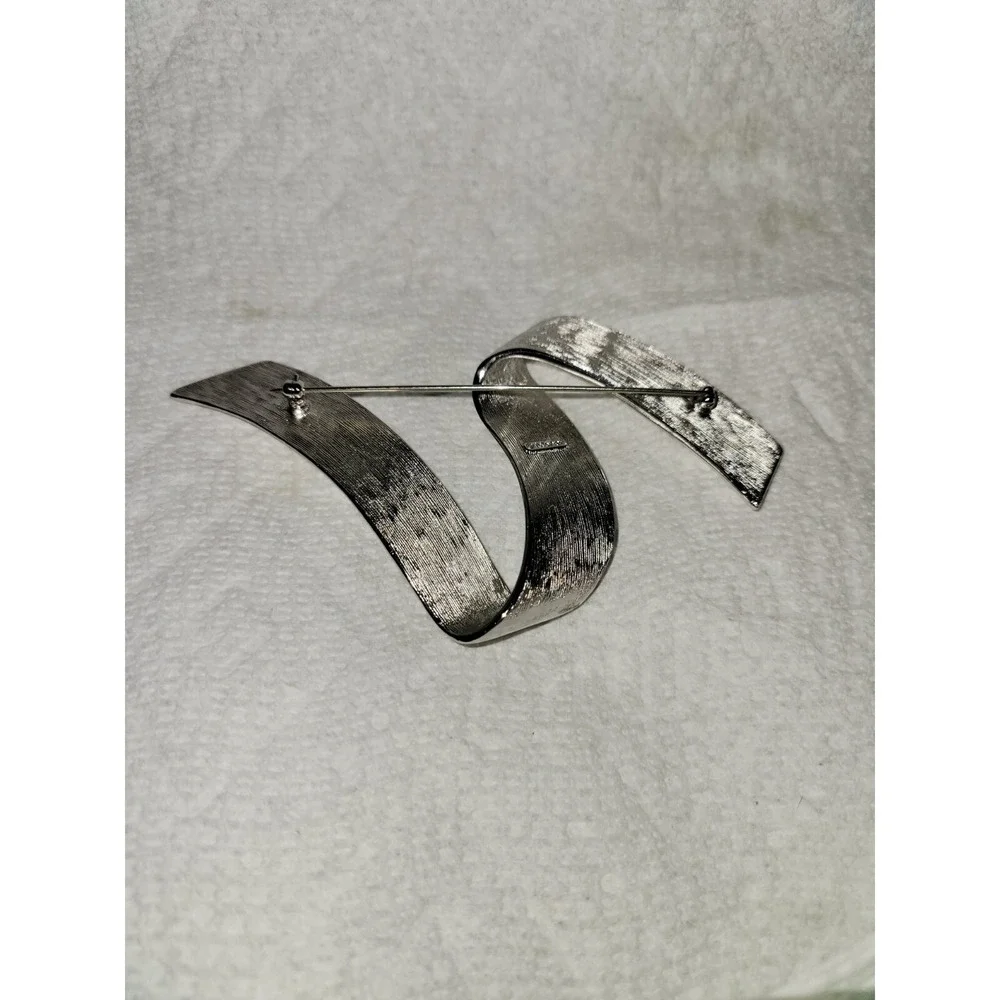 Brooches Pins Silver Tone Monet Ribbon Sara Cov Feather Unbranded Swirl Lot Of 3